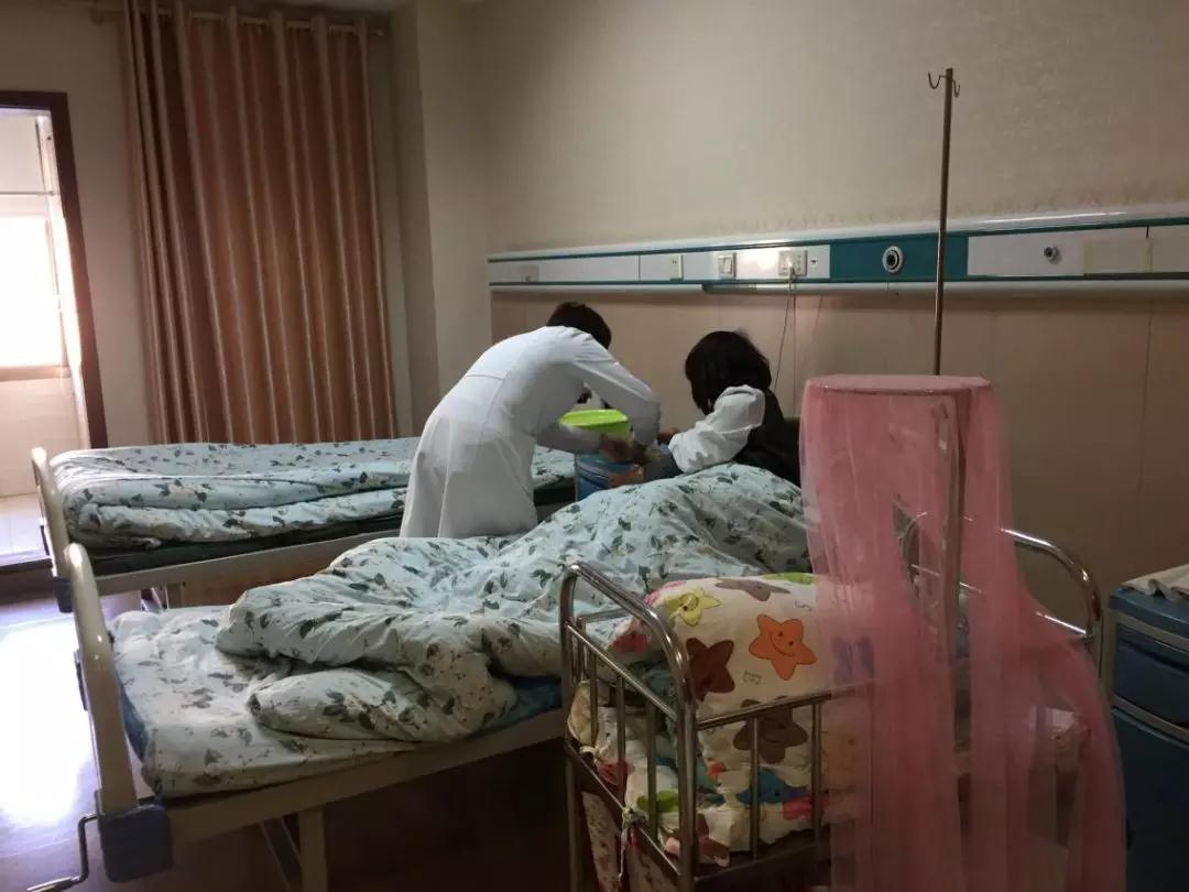 23岁瘢痕子宫女孩突然分娩，仁爱医护紧急救助化险为夷!